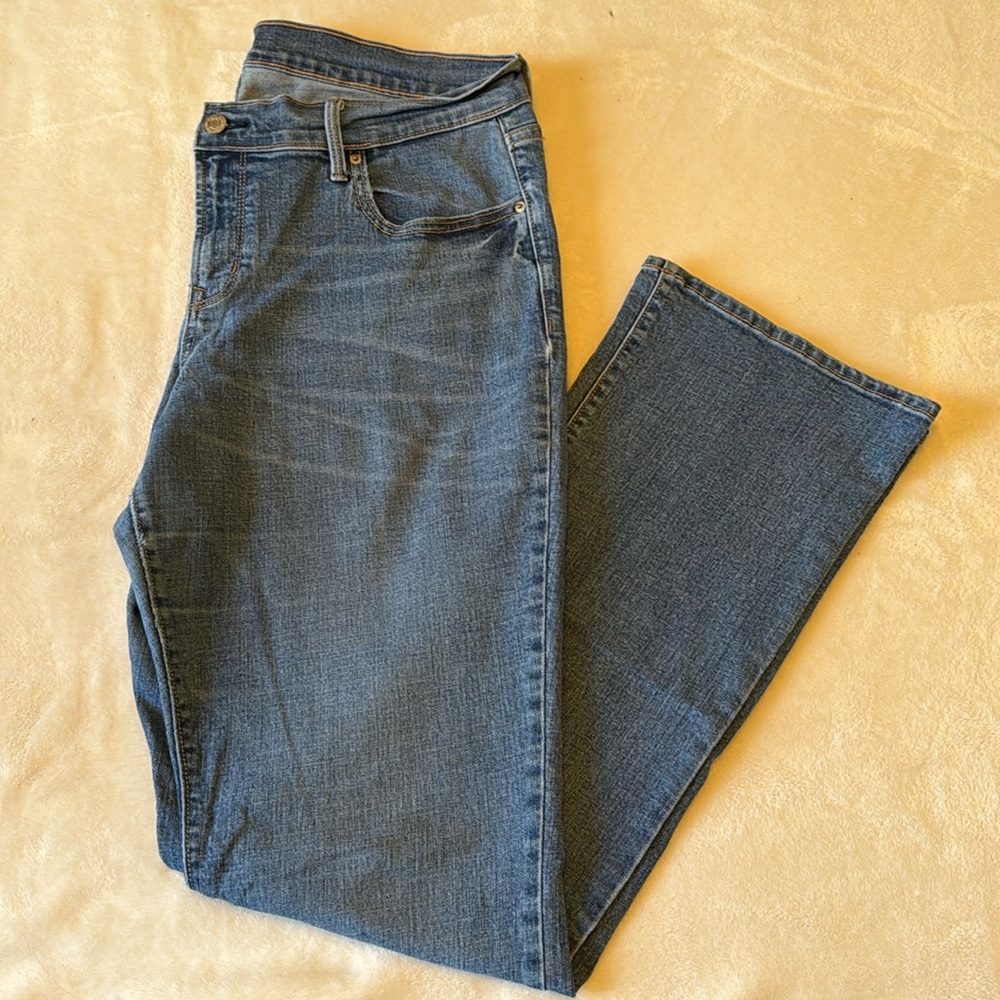 💜 Old Navy Mid Rise Bootcut Blue Jeans